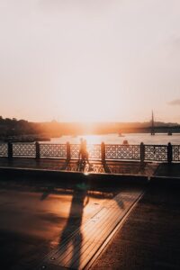 Relazione narcisistica: presuppone sudditanza, enorme dedizione, oltre che malessere, confusione e sensi di colpa. Per liberarti devi sp…  